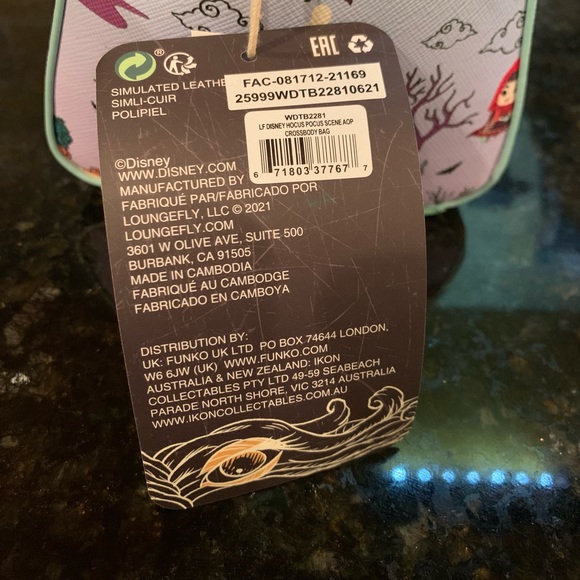 Loungefly Disney Hocus Pocus Scene Crossbody - Picture 5 of 8